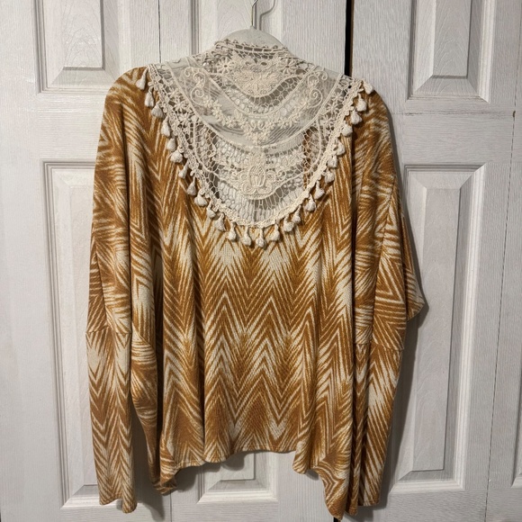 7th Ray Open Front Zig Zag Design with Lace Crotchet Details Cardigan - Medium - Picture 4 of 5